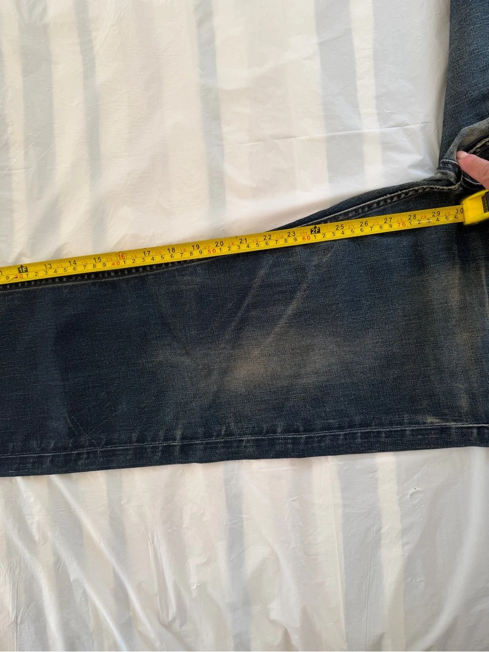 GUESS Robertson Slim Tapered Distressed Jeans 33x32 fits 34x30